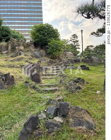 日比谷公園の三笠山登山道 日比谷公園の三笠山登山道 138626778