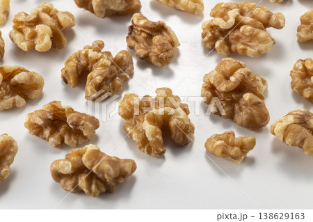 くるみの殻と中身 138629163