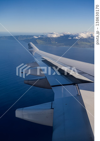 ハワイに着陸する航空機 138630170