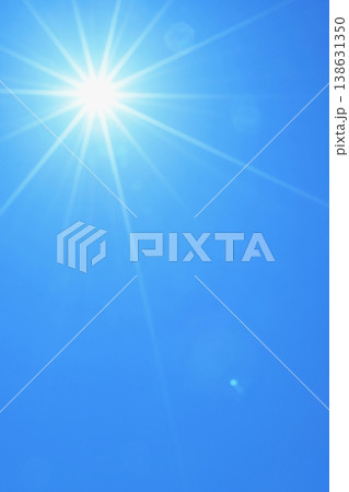 青空と太陽 直射日光 フリースペースイメージ( fix撮影 ) 青空と太陽 直射日光 フリースペースイメージ( fix撮影 ) 138631350