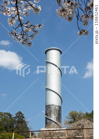 桜とサージタンク　利根川河川敷公園より見る佐久発電所 138632461