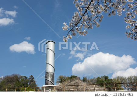 桜とサージタンク　利根川河川敷公園より見る佐久発電所 138632462