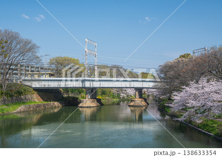 濠川に架かる京阪電鉄の鉄橋　京都市伏見区 138633354