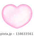 透明感のあるピンク色のハートのイラスト 138633561
