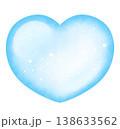 透明感のある青色のハートのイラスト 138633562