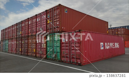 積み上げられたコンテナ 積み上げられたコンテナ 138637281