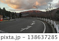 山道の朝の美しい風景 138637285