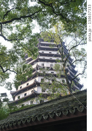 銭塘江沿いに建つ8角13層の六和塔 銭塘江沿いに建つ8角13層の六和塔 138637333