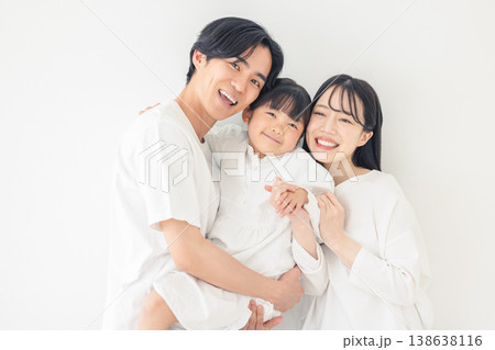 若い家族 138638116