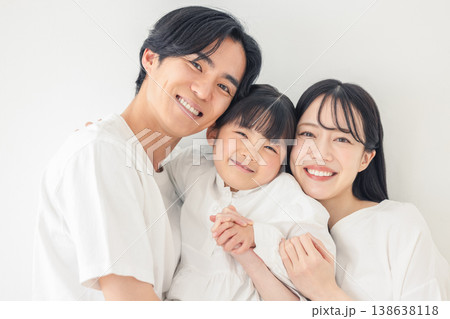 若い家族 138638118