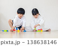 積み木で遊ぶ子供 138638146