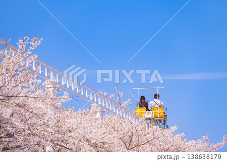 春のmeitoこどもランド・とだがわ、満開の桜とサイクルモノレール〈愛知県名古屋市〉 138638179