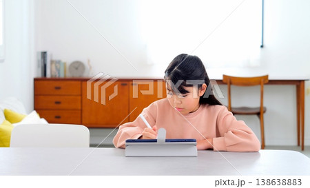 勉強 宿題 タブレット イメージ 勉強 宿題 タブレット イメージ 138638883