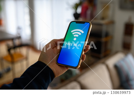 スマートフォンで無料Wi-Fi接続 スマートフォンで無料Wi-Fi接続 138639973