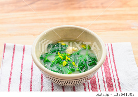 かつお菜と菜の花と揚げの味噌汁 かつお菜と菜の花と揚げの味噌汁 138641305