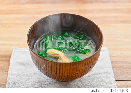 出来立てのかつお菜の味噌汁 138641308