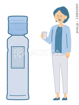 ウォーターサーバーで水分補給する女性のイラスト 138642003