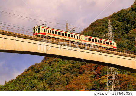 温泉郷の秋空を渡る… 鉄道旅で錦秋の『川治温泉』へ 野岩鉄道【6050系】 温泉郷の秋空を渡る… 鉄道旅で錦秋の『川治温泉』へ 野岩鉄道【6050系】 138642053