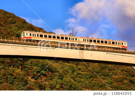 温泉郷の秋空を渡る… 鉄道旅で錦秋の『川治温泉』へ 野岩鉄道【6050系】 温泉郷の秋空を渡る… 鉄道旅で錦秋の『川治温泉』へ 野岩鉄道【6050系】 138642055
