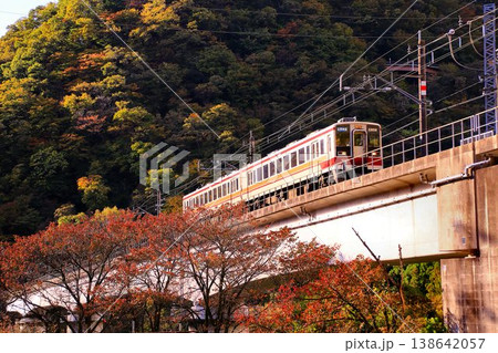 温泉郷の秋空を渡る… 鉄道旅で錦秋の『川治温泉』へ 野岩鉄道【6050系】 温泉郷の秋空を渡る… 鉄道旅で錦秋の『川治温泉』へ 野岩鉄道【6050系】 138642057