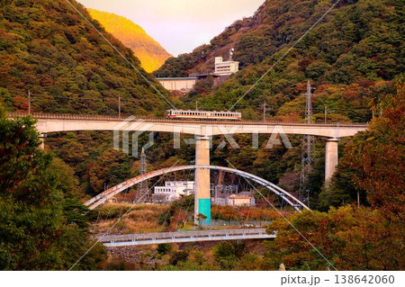 温泉郷の秋空を渡る… 鉄道旅で錦秋の『川治温泉』へ 野岩鉄道【6050系】 温泉郷の秋空を渡る… 鉄道旅で錦秋の『川治温泉』へ 野岩鉄道【6050系】 138642060