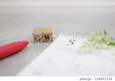 ゴールデンウィーク・GWの木製ブロック・5月カレンダー・ノート・ペン 138642139