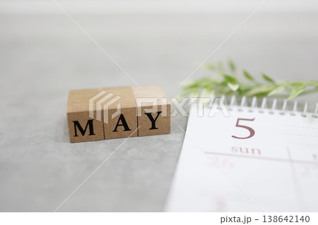 5月のカレンダーと英単語MAY・木製ブロック 5月のカレンダーと英単語MAY・木製ブロック 138642140