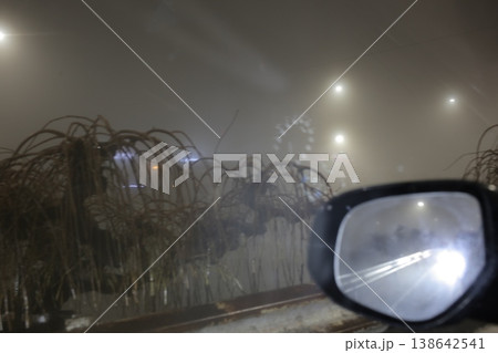 Evening fog in the city. 138642541