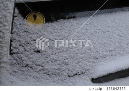 The car window is covered with snow. The car window is covered with snow. 138642555