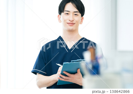 若い男性医療従事者 若い男性医療従事者 138642866