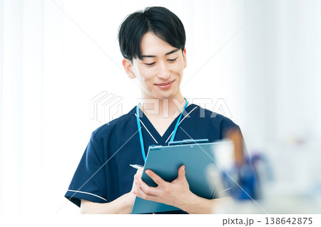 若い男性医療従事者 若い男性医療従事者 138642875