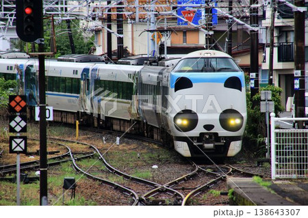 京都・大阪と南紀を結ぶ… 特急【パンダくろしお】287系 138643307