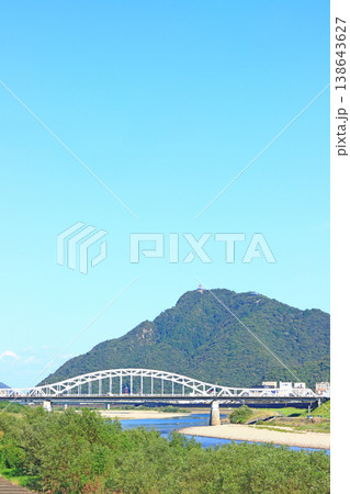 岐阜県岐阜市、忠節橋と金華山の風景 岐阜県岐阜市、忠節橋と金華山の風景 138643627