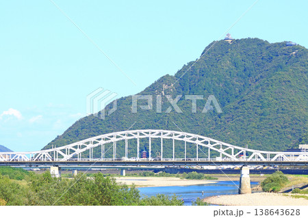 岐阜県岐阜市、忠節橋と金華山の風景 岐阜県岐阜市、忠節橋と金華山の風景 138643628