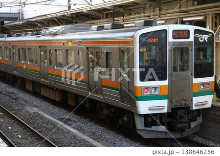 両毛線211系電車（6両編成：小山⇔新前橋-高崎） 138646286
