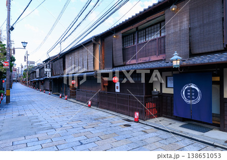 京都祇園新橋の街並み (京都府京都市東山区) 京都祇園新橋の街並み (京都府京都市東山区) 138651053
