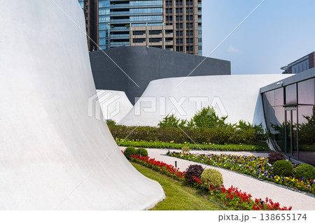 台湾の台中の台中国家歌劇院（オペラハウス）の屋上庭園 138655174