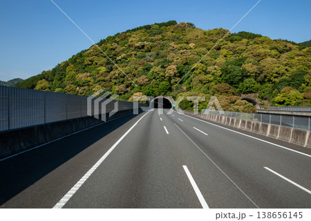 新東名高速道路上の風景 新東名高速道路上の風景 138656145