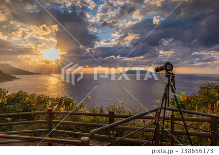 東シナ海の夕景 神が宿る屋久島(冬 東シナ海の夕景 神が宿る屋久島(冬 138656173