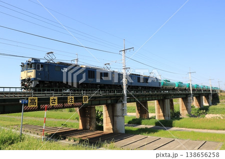 矢田川橋梁を行く重連貨物列車 矢田川橋梁を行く重連貨物列車 138656258