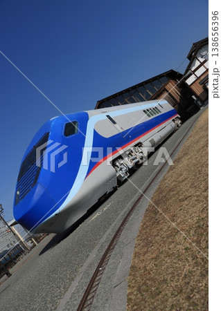 JR西条駅に保存されるフリーゲージトレイン(第二次試験車両) 138656396