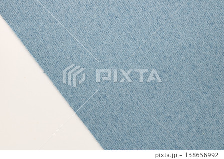 薄いカーペットの柔らかな青色の質感 138656992