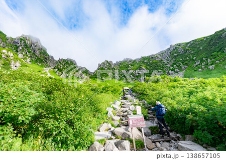 千畳敷カールの登山道と絶景 千畳敷カールの登山道と絶景 138657105
