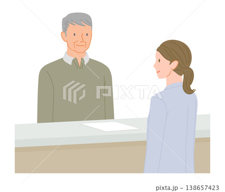 病院の受付で対応するシニア男性と女性スタッフ 138657423