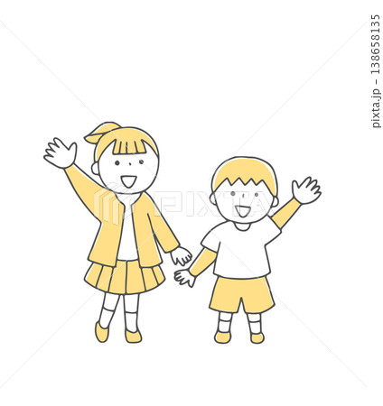 笑顔で見上げて手を振る男の子と女の子単色 138658135