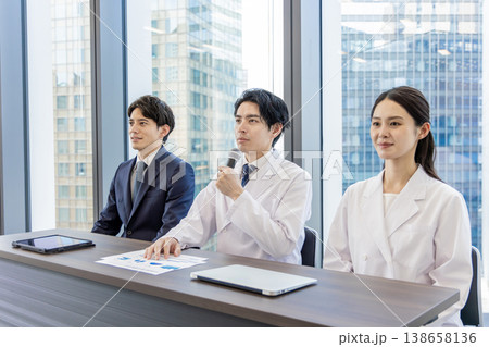 医療関係者　手術前カンファレンス 138658136