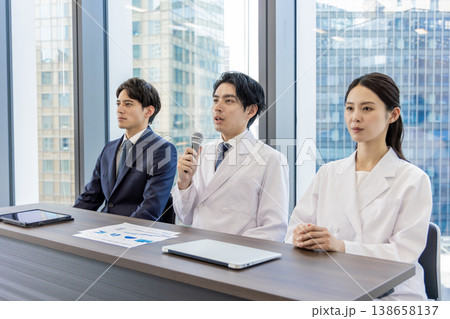 医療関係者　手術前カンファレンス 138658137
