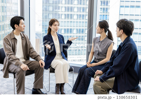 ビジネス ディスカッション 円陣 ビジネス ディスカッション 円陣 138658301