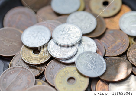 日本の硬貨 使い込まれたコイン 日本の硬貨 使い込まれたコイン 138659048
