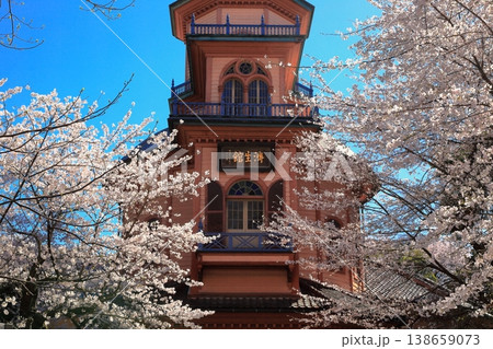 青空と桜 霞城公園 山形市郷土館 青空と桜 霞城公園 山形市郷土館 138659073